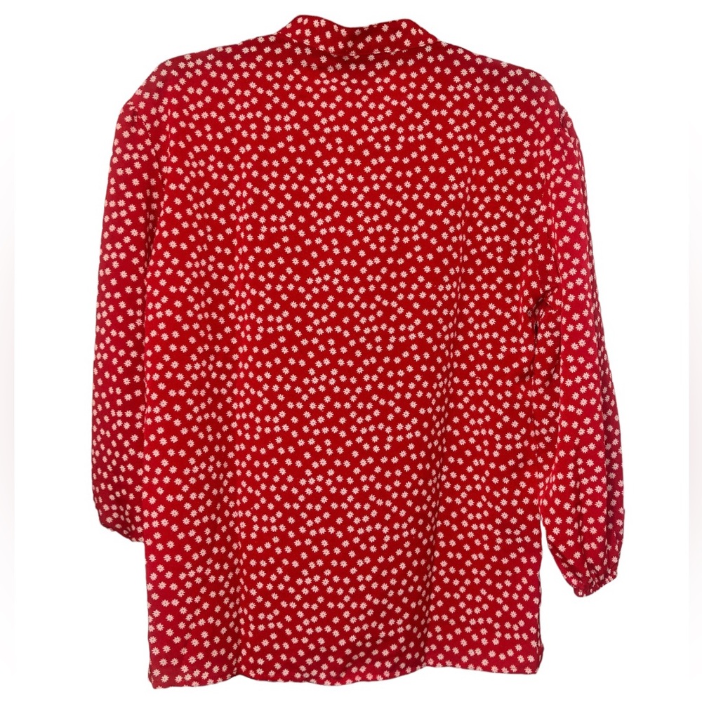 Floral Blouse 🌹🤍❤️ - Picture 2 of 14